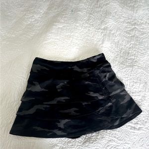 Athleta Girl Black Camo
Skirt, Size large 12 | Color: black and gray